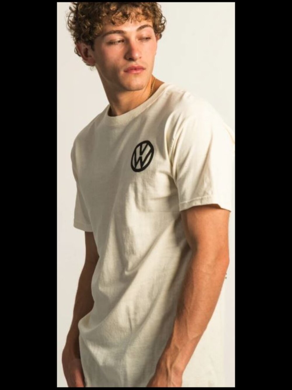 Men’s Volkswagen Golden Retriever Graphic T-Shirt – Classic VW Emblem